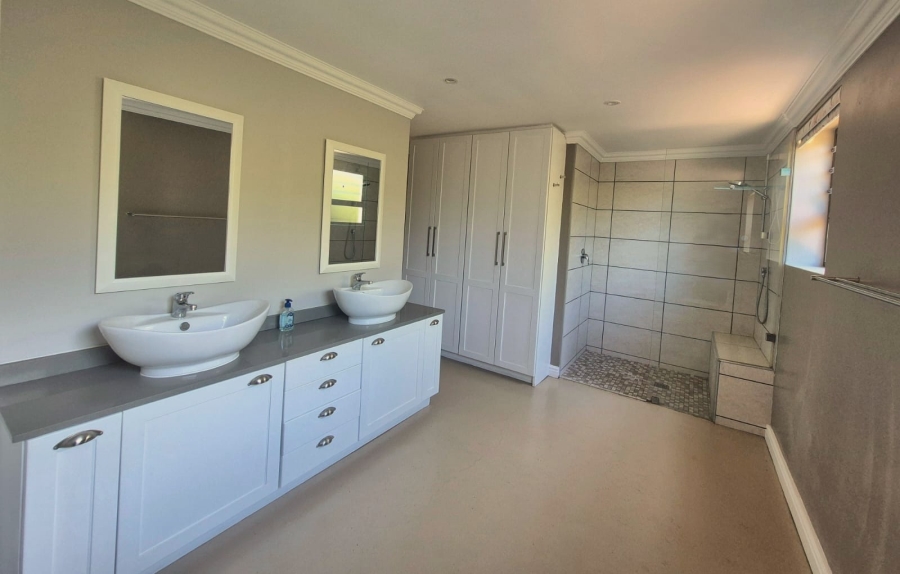 5 Bedroom Property for Sale in Wilderness Central Western Cape